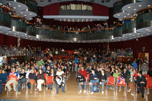 Seminarabend am 22.11.2008 Mit sem Seminarabend war dem 8. Sterzinger Lawinenseminar wieder ein voller Erfolg beschieden. Das Stadttheater war mit über 650 Besuchern voll besetzt.