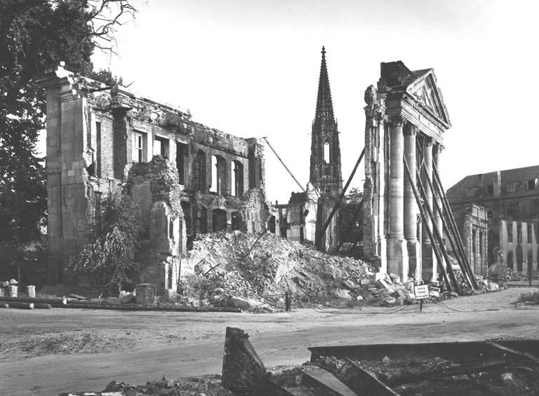 Abbildung 5.91: Ruine, von der Straßenseite aus gesehen.