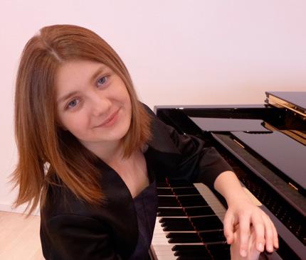 She won First prize in Ars Nova International Piano Competition (Singapore 2012), First prize in Taiwan-Asia Open Piano Competition (Taiwan 2012), Silver prize in Kawai Piano Competition (Singapore