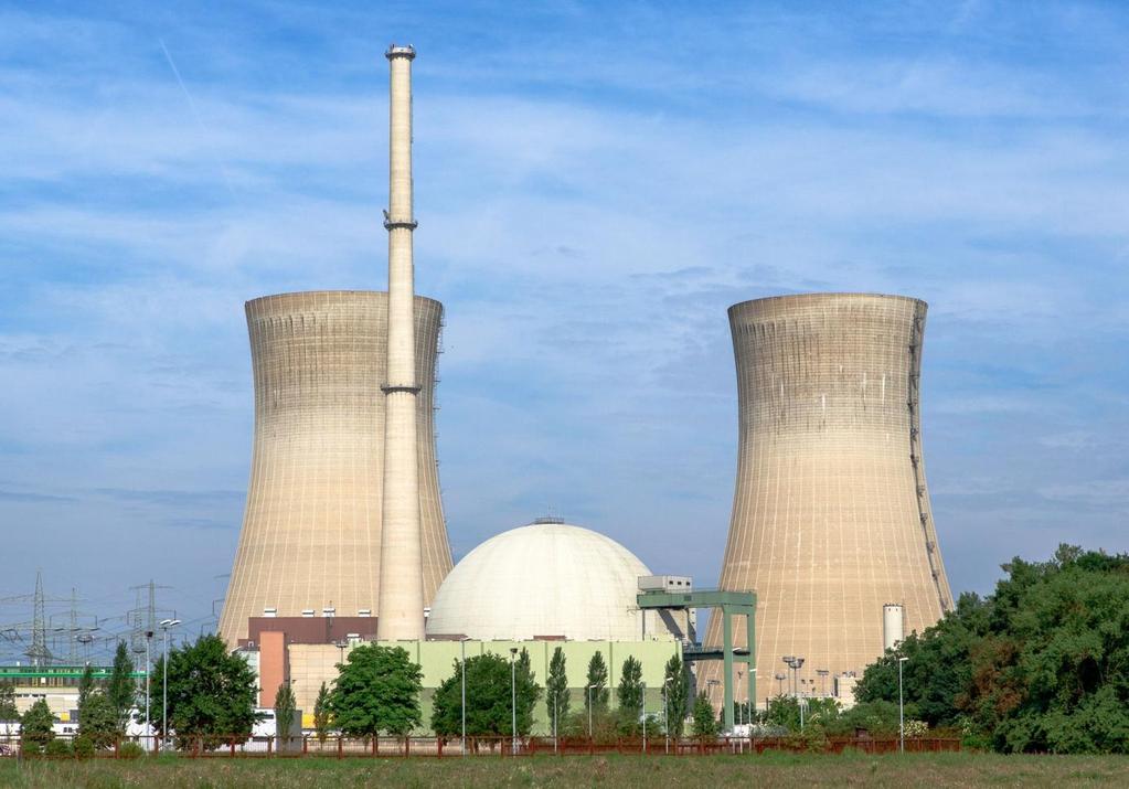 11.2 Kernenergie In Deutschland wird ca. 17% des gesamten Energiebedarfs durch Kernenergie aus Kernkraftwerken gedeckt (Stand 2011). Die Kernenergie dient der sog.