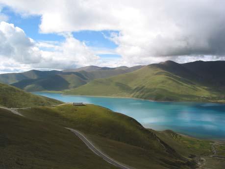 9. Tag: Yamdok Yutsho ("Türkisfarbener See von Yamdok") Gyantse. Morgens Weiterfahrt in Richtung "Milchebene".