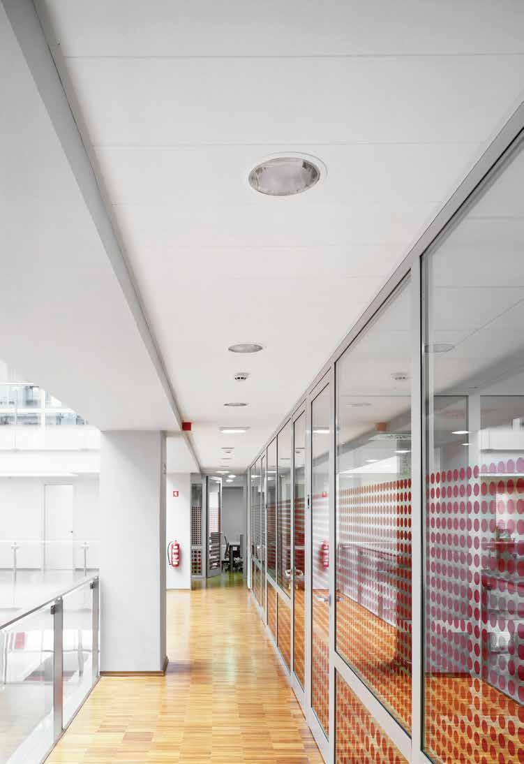 SAHARA Langfeldplatten Langfeldplatten ermöglichen eine Anpassung der Unterdecke an das Gebäudemodul.