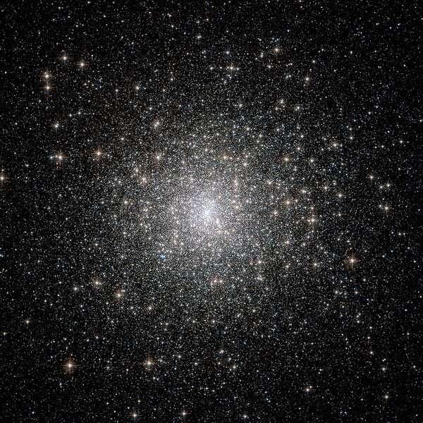 M15 Im Sternbild Pegasus Helligkeit: 6,2 mag Abstand: 33300 Lichtjahre Durchmesser: