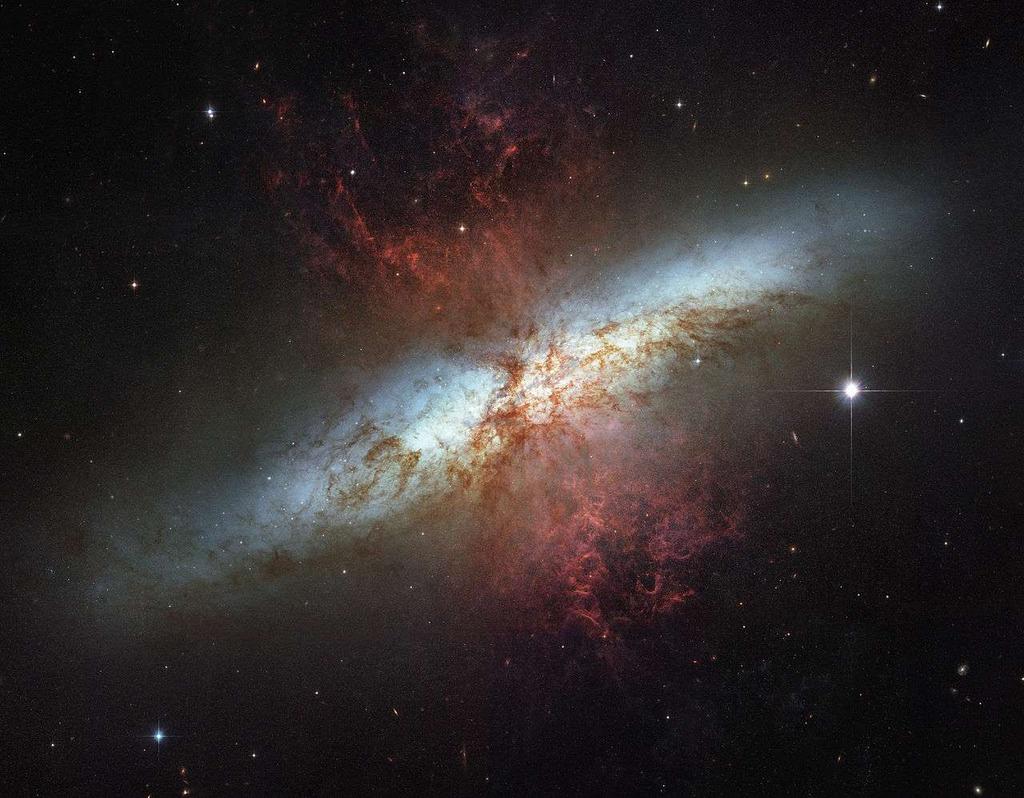 M 82 M 82 ist eine Spiralgalaxie.