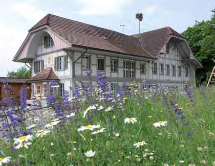 Links: Der Firmensitz der Hauert HBG Dünger AG in Grossaffoltern, um 2008. Rechts: Hochregal-Lager in der Spedition, 2008.