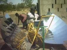 Am 29. Dezember wurde der erste Solarkocher in der Schule aufgebaut. Gleichzeitig hat eine Schulung an diesem Gerät stattgefunden.