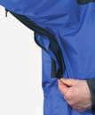 Brusttaschen mit Reißverschluss, 2 Seitentaschen, doppelte Frontpatte, Reißverschluss in Halshöhe hinterlegt, Innentasche,