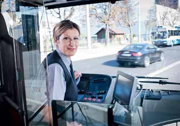 10 11 Fahrpersonal Kompetenz am Steuer Die Fahrerinnen und Fahrer von Tram und Bus stehen Ihnen für Kurzauskünfte oder in Notfällen jederzeit hilfreich zur Verfügung.
