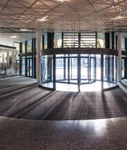 Eindrucksvoller Eingangsbereich in Skandinaviens größtem Shopping Center EMCO BAU Mit 200 Geschäften auf drei Geschossen, einer Verkaufsfläche von 68000 m 2 und durchschnittlich 25000 Besuchern pro