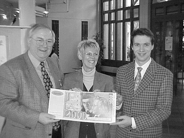 Rückschau Sammlung für die Deutsche Kinderkrebshilfe während der Adventsfeier 1999 (Scheckübergabe am 22.
