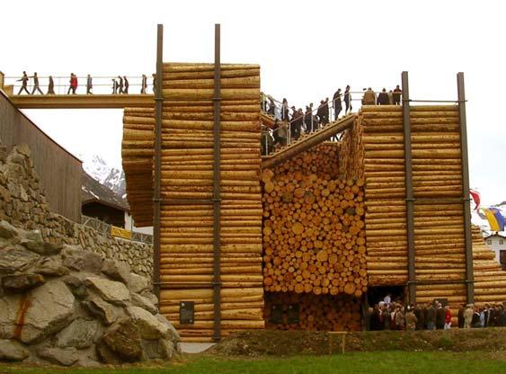 Holzturm mit Brücke für Landesausstellung in Galtür Ort: Sanna bei Pians, Tirol Technische Beschreibung: Fußgängersteig zur Überschreitung der