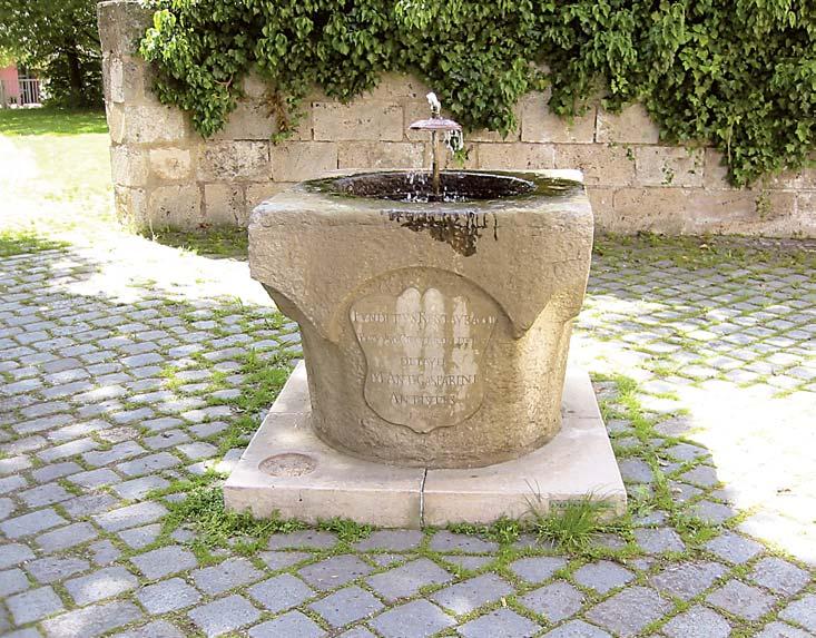Schlossbrunnen Wurde als»kellerbrunnen«wahrscheinlich mit dem Bau des Schlosses 1443 errichtet. Der Brunnen musste vertieft angelegt werden wegen der Höhenlage zur Quelle.