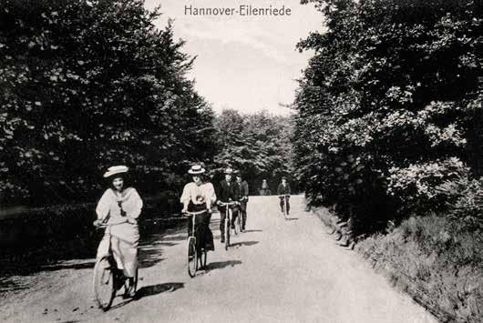 10 HannoRad 1 2017 Schwerpunkt Das Fahrrad veränderte das Frauenbild Radfahrerinnen in der Eilenriede um 1906 (Historisches Museum Hannover) Fahrradfahren ist heutzutage ein beliebtes Hobby von Jung