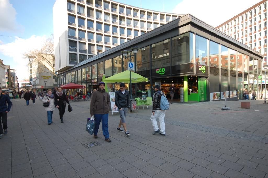 Projekt Haus am Kettwiger Tor INVESTMENT Der Einzelhandelsstandort Essen erfreut sich in jüngster Zeit wieder gestiegener Beliebtheit, wobei sich die Nachfrage auf die Toplagen konzentriert.