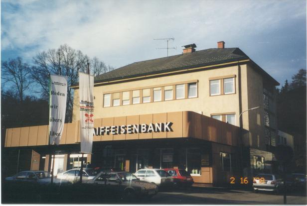 seit 1900 Raiffeisenbank Perg Kreditinstitut Linzer Straße 14 4320 Perg Telefon: 07262/574740 Telefax: 07262/5747479 Internet: www.raiffeisen-ooe.at/perg E-Mail: rb-perg@raiffeisen-ooe.at Dir. Mag.