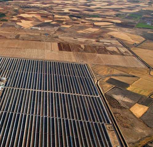 solarthermisches Parabolrinnen-Kraftwerk bei Granada in Spanien (24,4