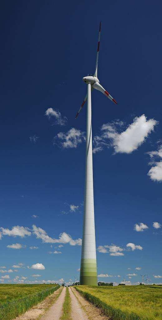Erneuerbare Energien der SWM europaweit Windkraft 14 Binnenland-Windparks im Havelland, in Brandenburg, Nordrhein-Westfalen, Rheinland-Pfalz und Sachsen-Anhalt (108 Anlagen mit je rund 2,0 MW) 3