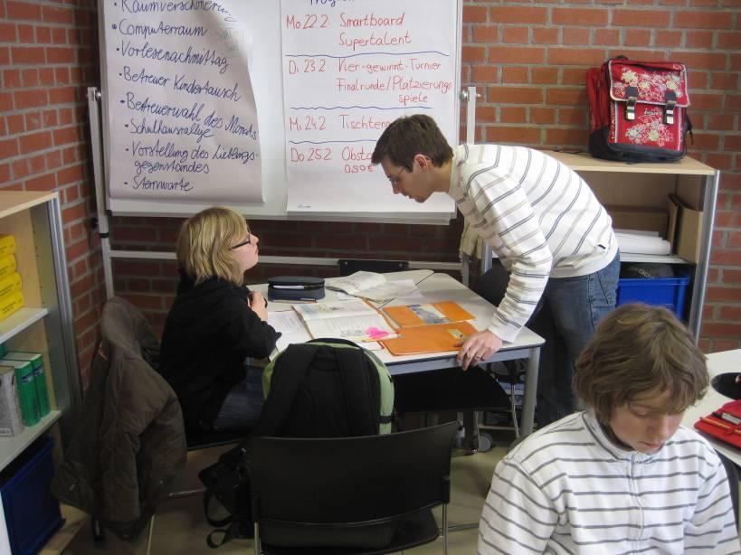 Ganztagesklasse 13:00 Uhr 13:10 Uhr Treffen der Schüler im Ganztagesraum der Schule und Anwesenheitskontrolle 13:15 Uhr 13:45 Uhr Gemeinsames Essen in