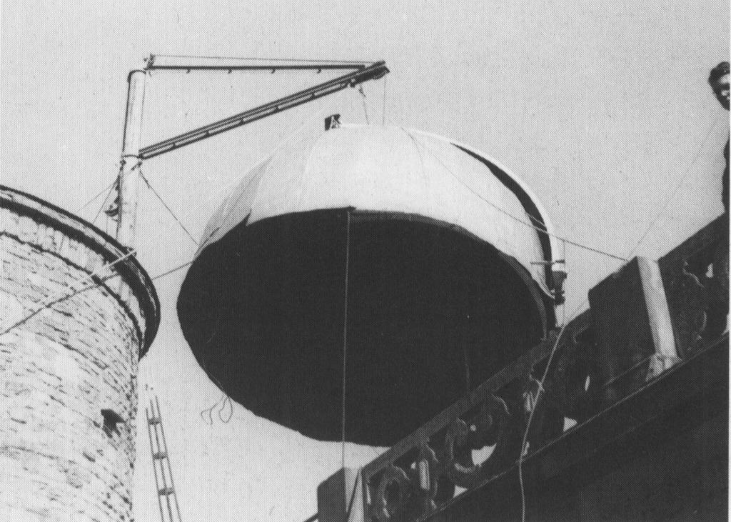 Stuttgart nach dem Bombenhagel und den dadurch verursachten Bränden Das Planetarium im Hindenburgbau jedoch konnte vorerst nicht mehr zum Leben erweckt werden - die Schäden waren zu groß, und es