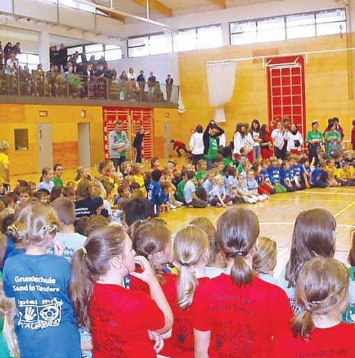 JUGEND VEREINE Mini-Handball in Sand in Taufers Projekt Spiel mit Aktive und kreative Spiel- und Lernfähigkeit anzuregen und zu fördern war das Ziel des Mini-Handball-Projekts, das in der Grundschule