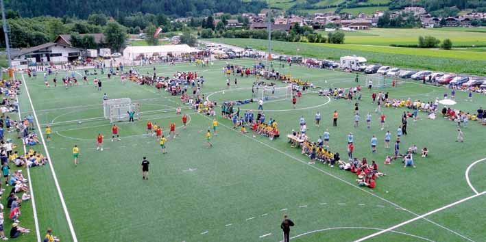 wurde. Heute zählt der SSV Taufers zu den großen Handballzentren in Südtirol und hat 119 Mitglieder, wovon 66 Kinder und 53 Erwachsene sind. Die größten Erfolge: Herren: 4.