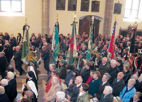 Altdekan Michael Oberhollenzer Zur Beerdigungsfeier am 15. November 2011 kamen 45 Priester aus allen Teilen des Landes, angeführt von Bischof Ivo Muser und Generalvikar Josef Matzneller.