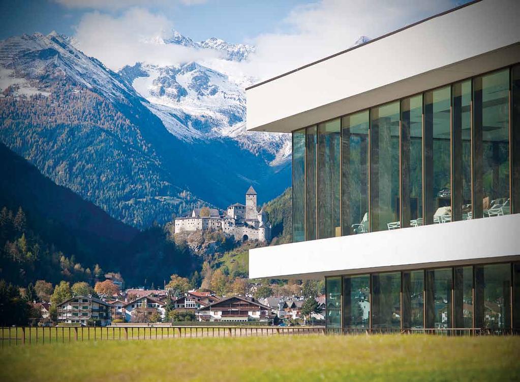 Mit der Vergabe des Südtiroler Architekturpreises wollen wir auf die hochwertige Südtiroler Architektur, die in den letzten Jahren auch über die Landesgrenzen hinaus an Aufmerksamkeit gewonnen hat,
