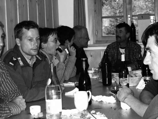 2007 ein Treffen des Herrn Pfarrers Heinrich Meraner, der Mitglieder des Gemeindeausschusses und Vertretern der Stiftung Südtiroler Sparkasse statt.