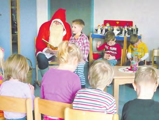 Alle Kinder bekamen kleine Leckereien und die Erzieherinnen erzählten den Kindern Weihnachtsgeschichten über den Nikolaus.