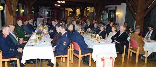 befindlichen Feuerwehrkommandanten und deren Stellvertretern sowie der in den Ruhestand getretenen Ärzte eine Festveranstaltung statt.