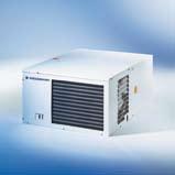 Elektroabtauung oder wahlweise Umluftabtauung bei Kühlraumtemperaturen größer +3 C. Kältemittel R 134 a (R 404 A bei Tiefkühlaggregaten). Fertigung nach EN Normen, CEkonform.