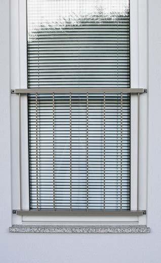 300 mm Breite Typenstatik für öffentliche oder private Bereiche vorhanden Befestigung frontal auf dem Fensterrahmen mit verschiedenen Profildübeln oder direkt auf dem Baukörper