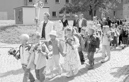 Dabei wurden sie vom Spielmannszug Kleinröhrsdorf, der für gute Stimmung sorgte, begleitet! Dieser Tag wird sicher allen Kindern, Eltern und Gästen in unvergesslicher Erinnerung bleiben.