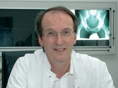 Lange operierte gemeinsam mit PD Dr. Wolfgang Börm, Chefarzt der Neurochirurgischen Klinik der DIAKO. Lange: Die Operation ist gut verlaufen.