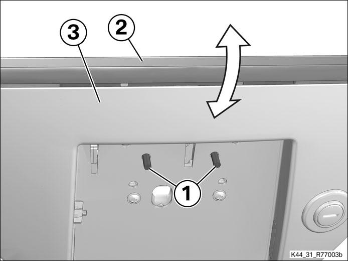 Zwischen Innenschale (2) und Topcaseboden (3) eingreifen und beide Bauteile