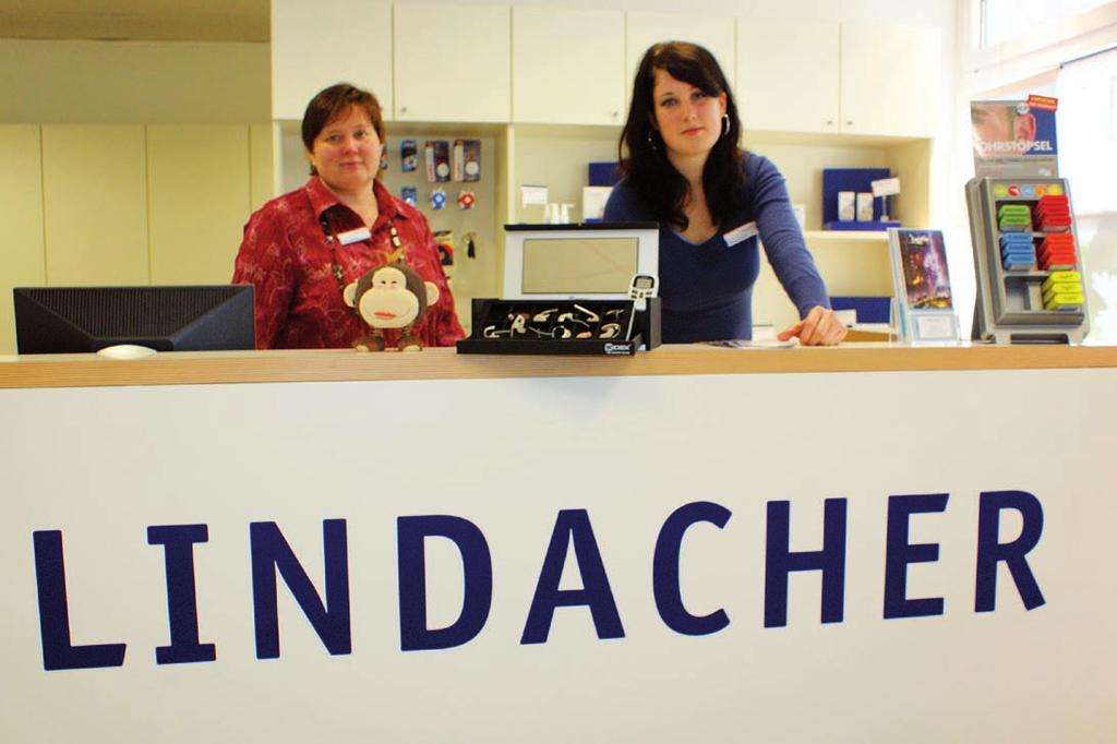 juhu rems-murr-kreis Ausgabe 05/04 06 2010 33 Setzen im Lindacher Fachgeschäft in Winnenden auf den Service: Stephanie Bomball und Sophia Lammers.