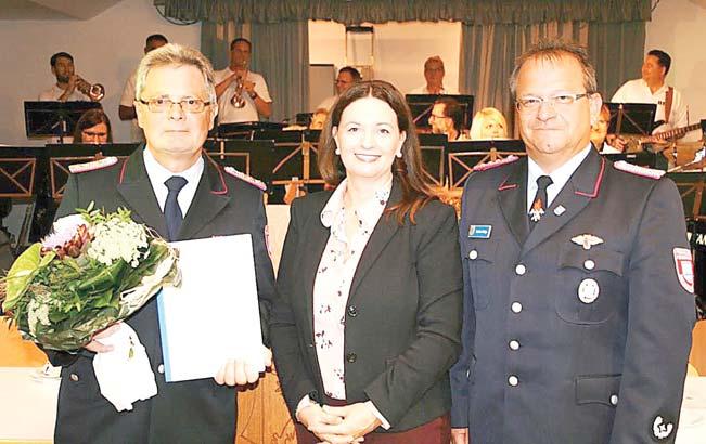 November 2016 Dieter Luda ist neuer Ehren-Gemeindebrandmeister Die sechs Ortsfeuerwehren der Samtgemeinde Boldekker Land mit ihren 178 aktiven Brandschützern haben einen neuen