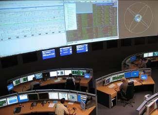 Galileo Galileo Kontrollzentrum am Deutschen Zentrum für Luft- und Raumfahrt (DLR) Oberpfaffenhofen Positionierung der Galileo Satelliten im europ.