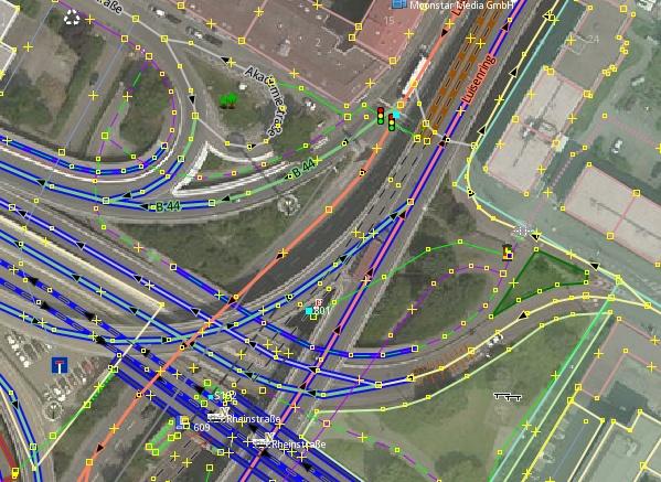 Anmeldung Seite 4 von 35 Anmeldung Zunächst musst du dir bei OSM einen Benutzer-Account einrichten. Das kannst du direkt bei osm.org auf der Startseite machen (rechts oben).