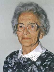 Im Gedenken an Antonia Frei Hochrainer 30 Antonia Frei wurde am 30.10.1917 geboren und wuchs unter elf Geschwistern in Schenna auf. In der Zeit des Faschismus besuchte sie die italienische Schule.