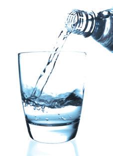 7. Reichlich Flüssigkeit Wasser ist absolut lebensnotwendig. Trinken Sie rund 1,5 Liter Flüssigkeit jeden Tag.