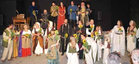 lein. Zum letzten BURGerLEBEN gab es sogar Mittelaltermusik auf historischen Instrumenten wie Sackpfeife, Drehleier, Flöte und Harfe von der Gruppe Minnezit aus Ichenheim.