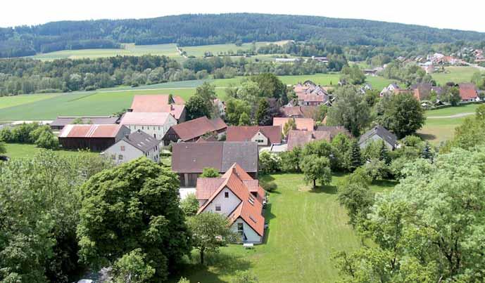 W Dorferneuerungsplanung Naturraum und Struktur Glotzdorf, ein Ortsteil des Marktes Weidenberg, liegt ca. 6 km von Bayreuth entfernt und gehört naturräumlich zum Obermainischen Hügelland.
