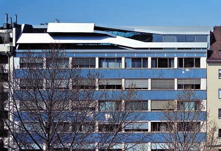 Schwerpunkt 13 Auf dem gepachteten Flachdach eines Bürohauses in Wien planten die Architekten Delugan Meissl ihre eigene Wohnung.