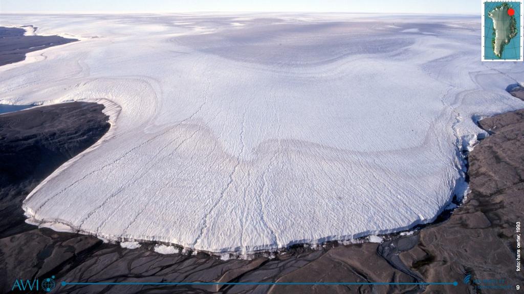 Deshalb gibt es auch keine feste Markierung am Nordpol. Wie anders schaut es am Südpol aus. Wenn man mit dem Flugzeug die amerikanische Station Amundsen-Scott anfliegt, bietet sich dieses Bild.