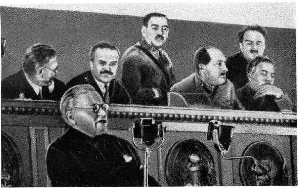 Die Stalin-Kaga.nowitsei -Cliqtte V. I. n. r.