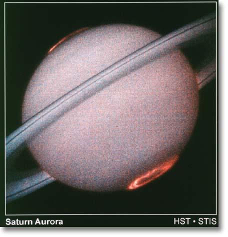 Saturn Aurora (Hubble) Der vom Magnetfeld eingefangene Sonnenwind regt die Gase zum Leuchten
