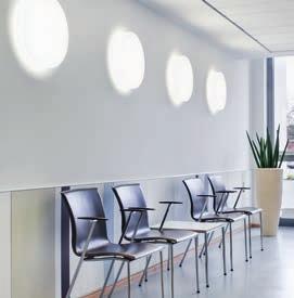 Durch die Kombination von Licht mit direkten und indirekten Lichtanteilen wirken Räume optisch höher und einladender.