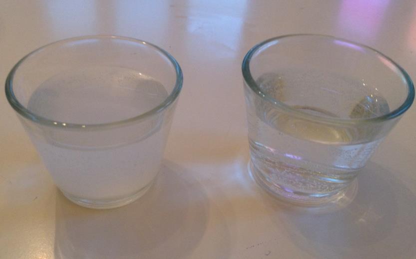 Forschungsauftrag 6 Du brauchst: 4 Gläser Salz Zucker warmes und kaltes Wasser Löffel Der warm-kalte Zauber Fülle in zwei Gläser kaltes Wasser.