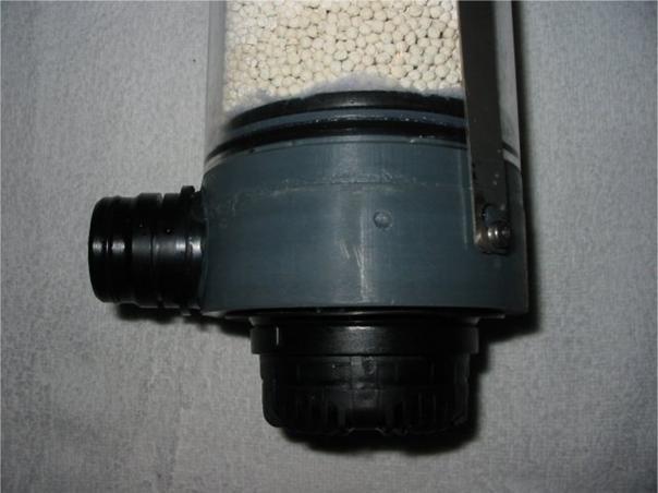 Überdruckventil (einstellbar -optional-) Das einstellbare Überdruckventil ist im Atemkalkbehälter am Boden befestigt.
